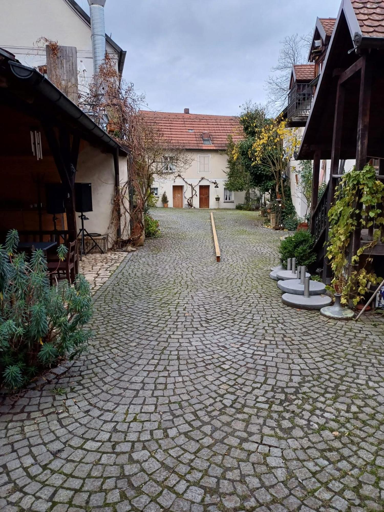 Callm Aka Zum Goldenen Loewen - Zu Nacht Bei Der Destillerie Hotel Kallmuenz Exterior photo